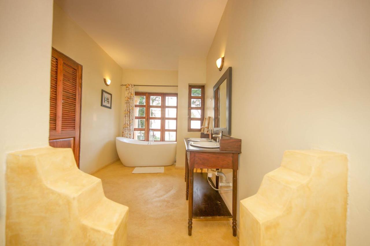 Brovad Sands Lodge Kalangala Kültér fotó