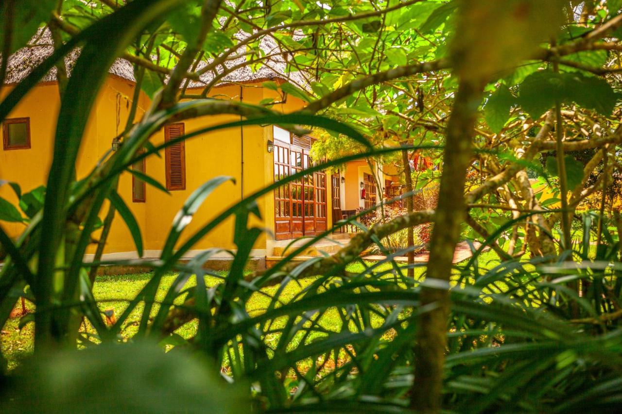 Brovad Sands Lodge Kalangala Kültér fotó